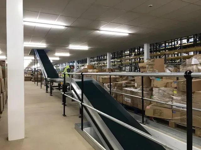 parcel and boxes conveyor