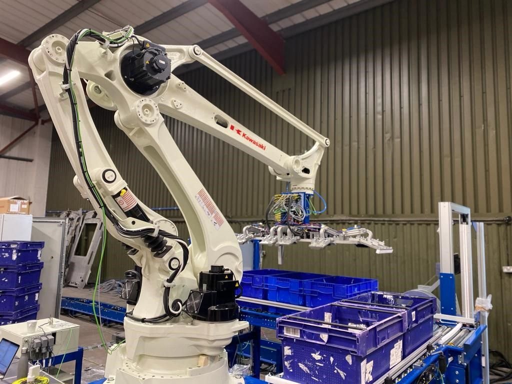 Robot Palletising in the Manufacturing Industry - L-A-C Logistics Automation